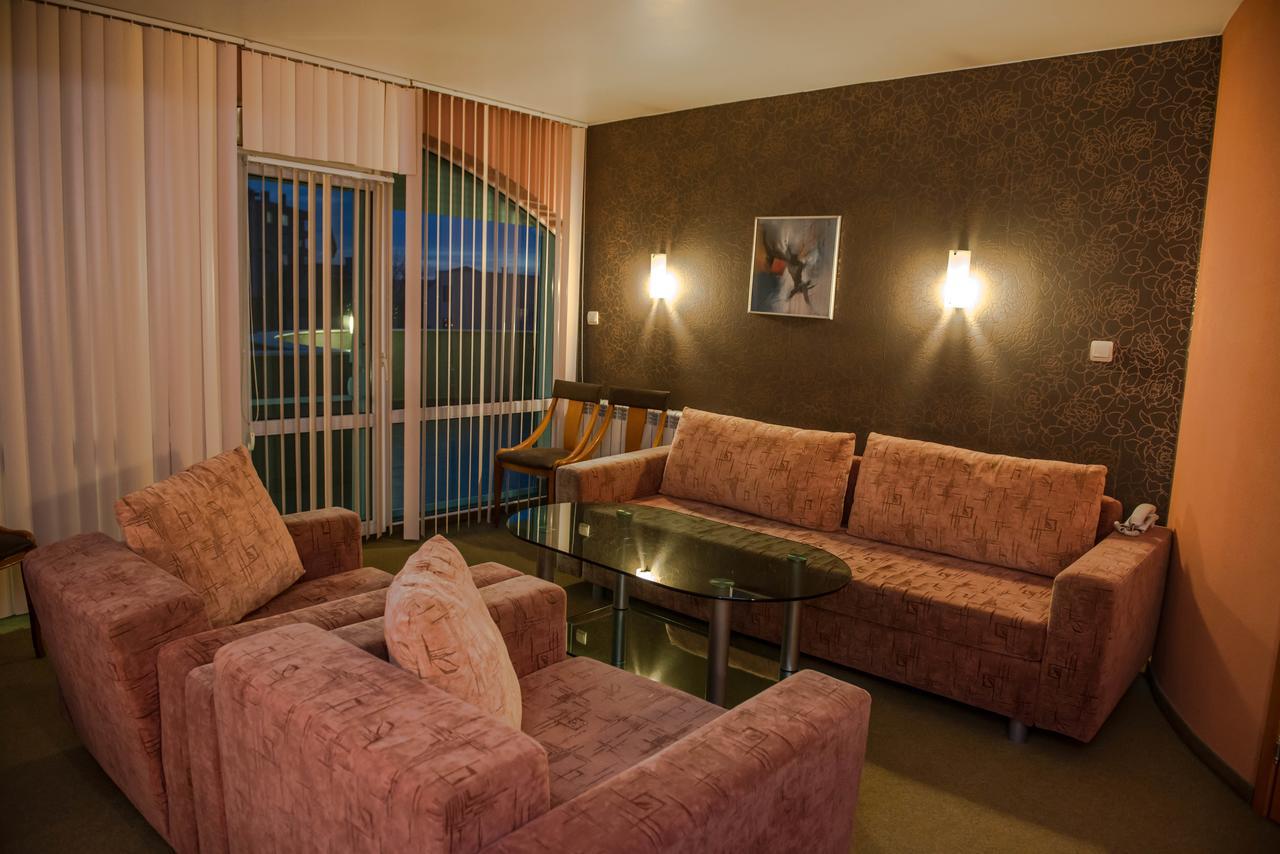 Hotel Kapri 扬博尔 外观 照片