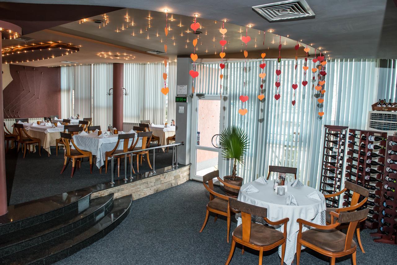 Hotel Kapri 扬博尔 外观 照片