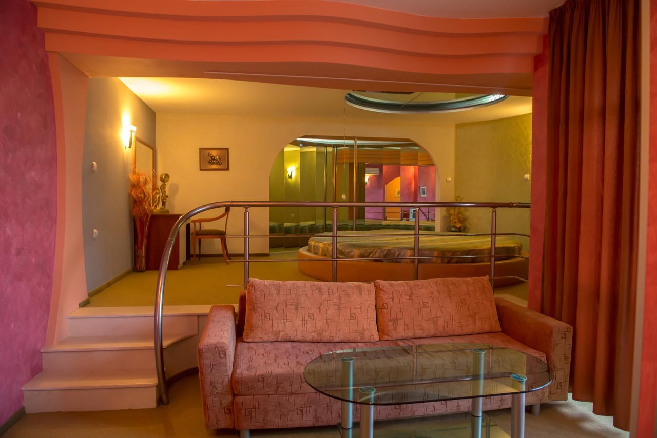 Hotel Kapri 扬博尔 外观 照片
