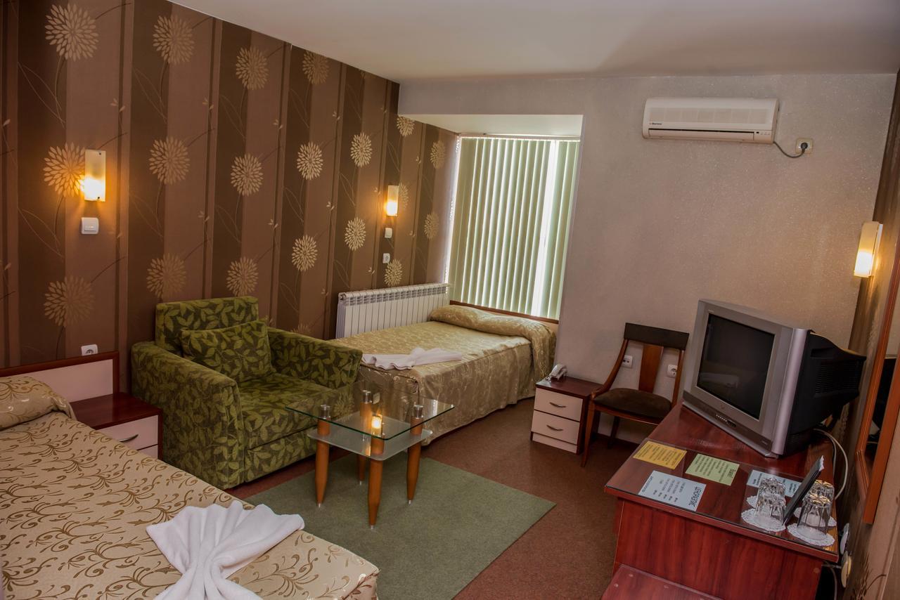 Hotel Kapri 扬博尔 外观 照片