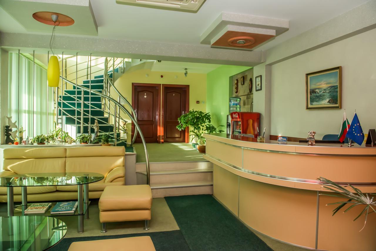 Hotel Kapri 扬博尔 外观 照片