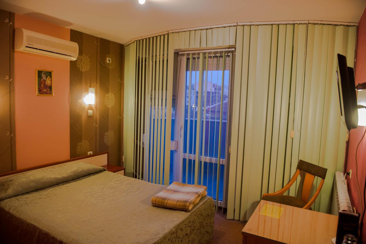 Hotel Kapri 扬博尔 外观 照片