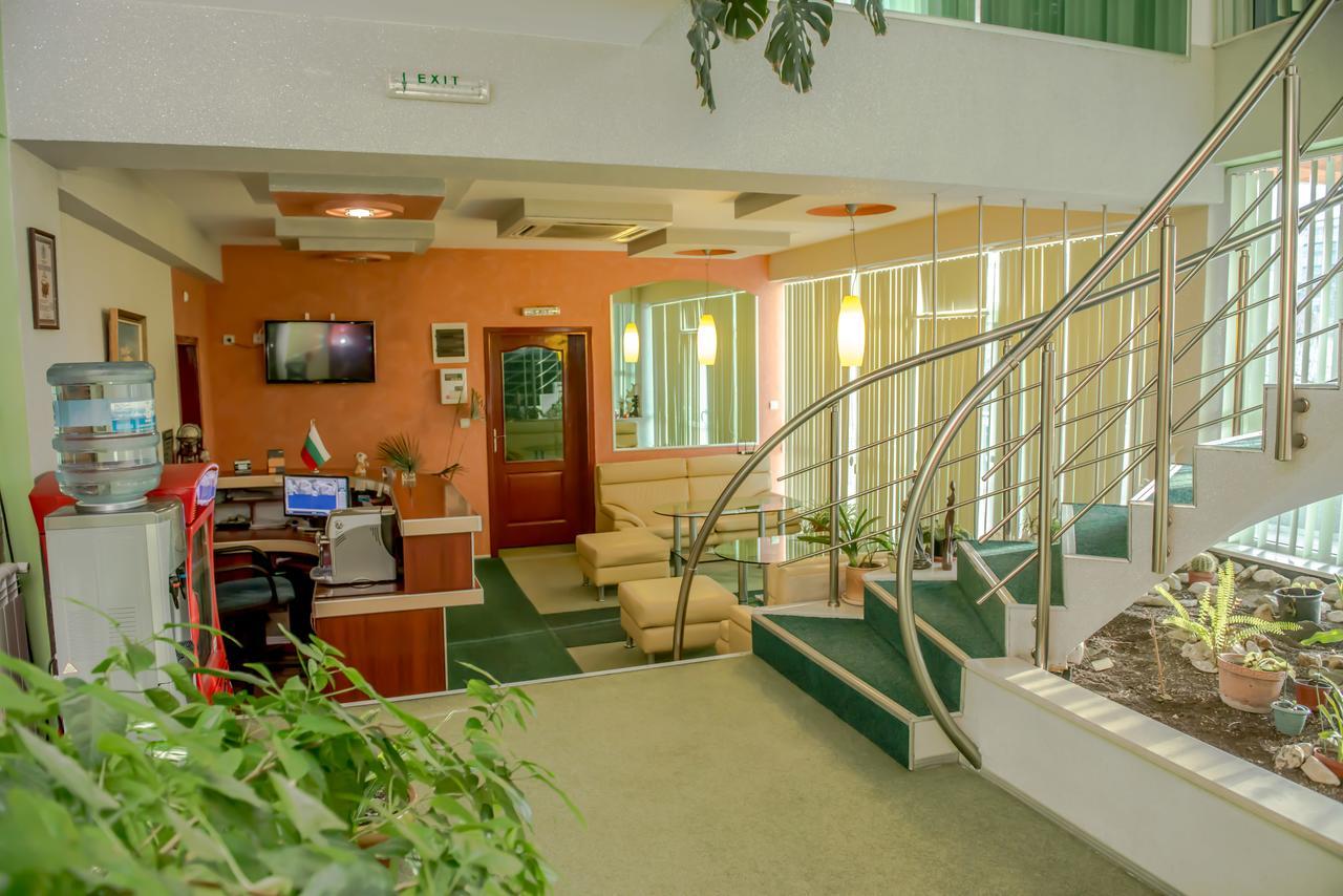 Hotel Kapri 扬博尔 外观 照片