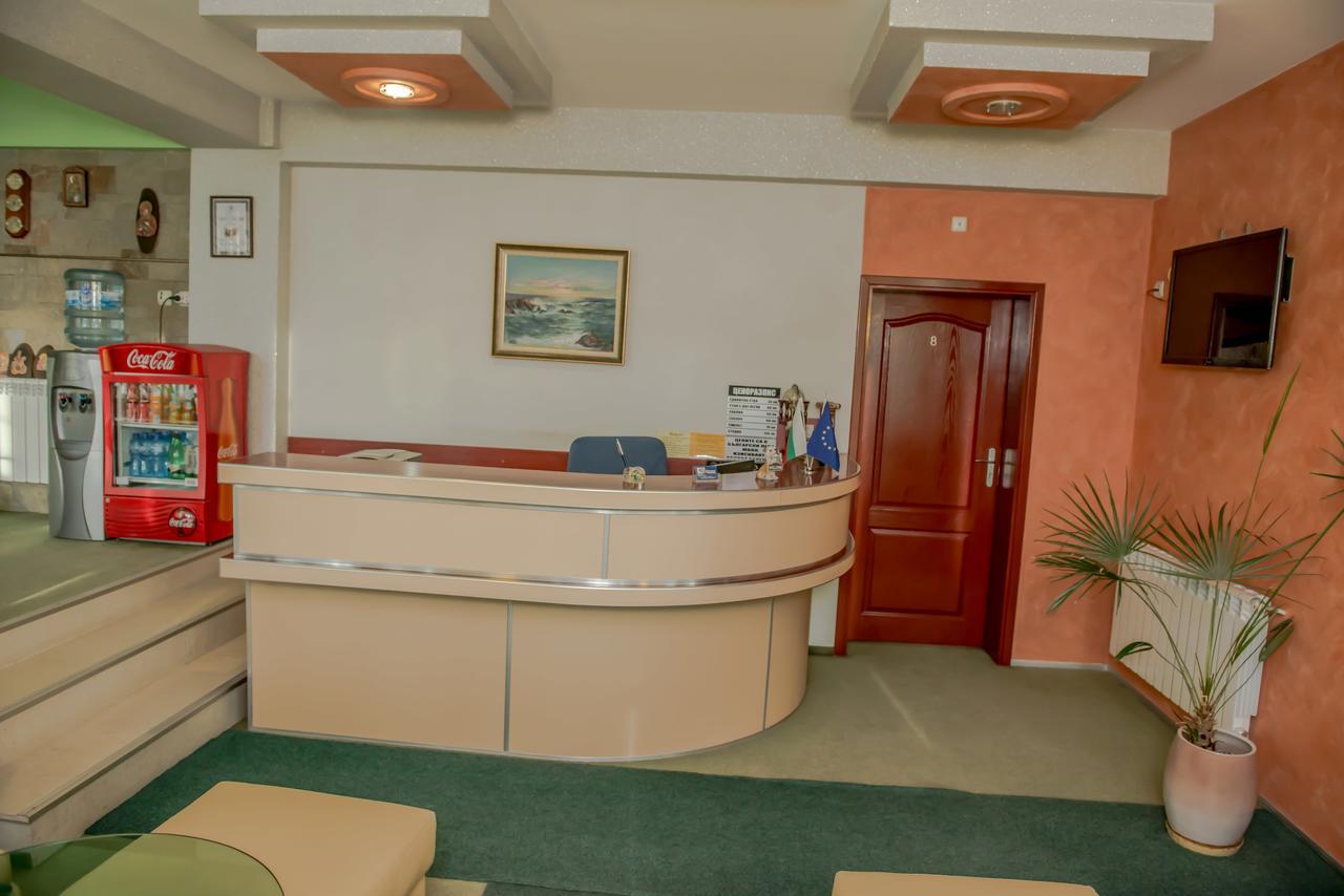 Hotel Kapri 扬博尔 外观 照片