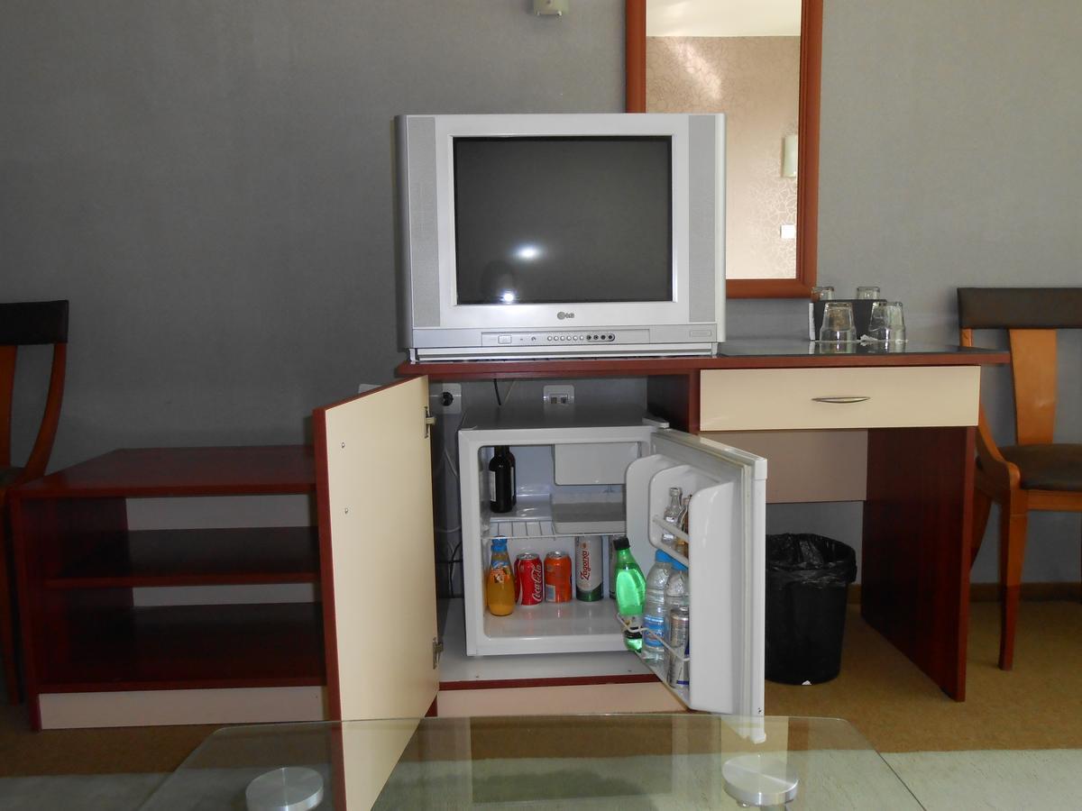 Hotel Kapri 扬博尔 外观 照片